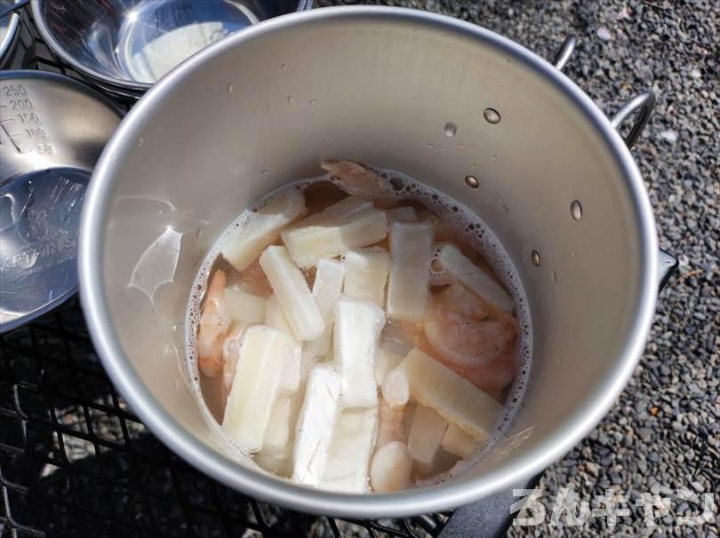 【ワンパン料理】フライパンひとつで作れる簡単キャンプ飯まとめ｜ビールのおつまみにもピッタリ！