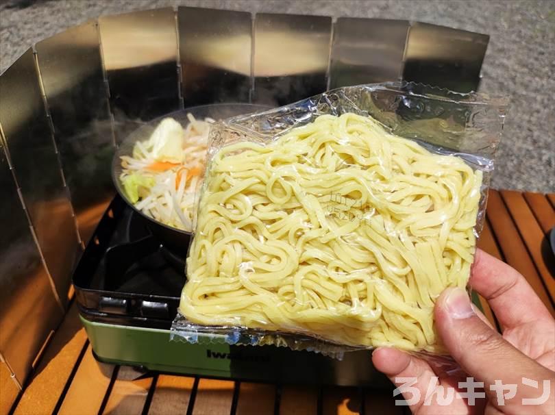 【簡単・絶品】キャンプでおすすめの麺類・麺料理まとめ｜人気レシピをご紹介