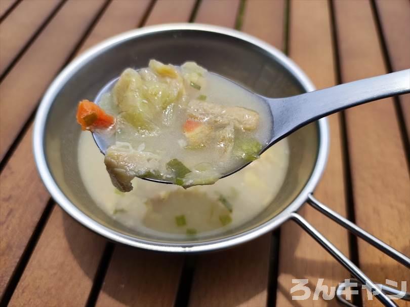 【簡単キャンプ飯】親子丼はレトルトで手軽に！ふわふわ玉子と甘めの出汁が美味しい