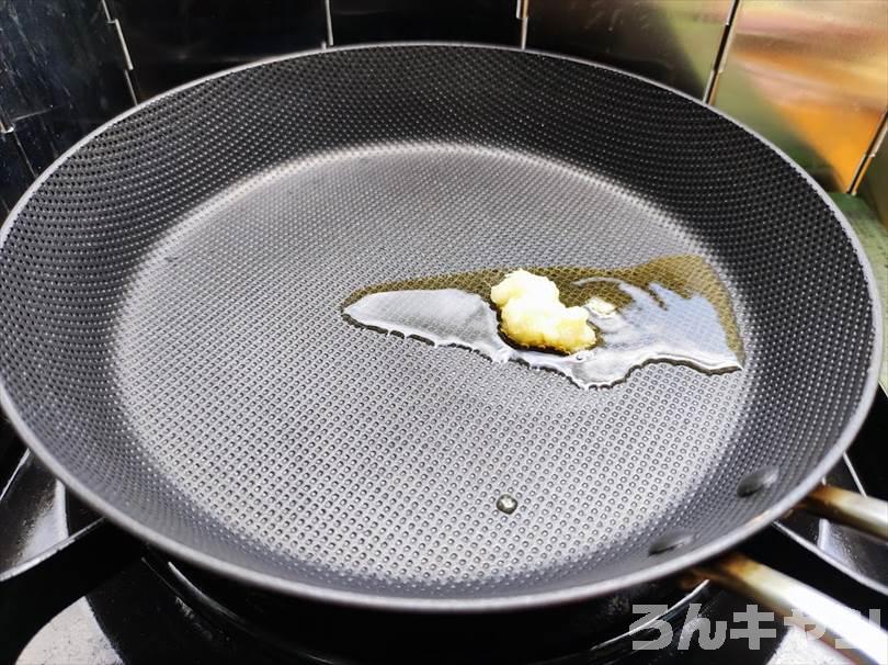 【簡単キャンプ飯】ホルモン焼きうどん｜こてっちゃん（コク味噌）が美味しい