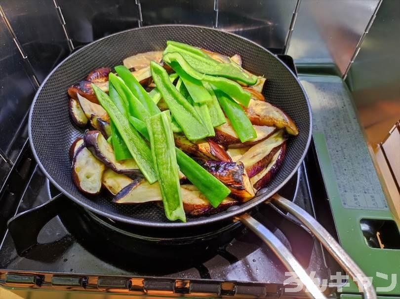 【簡単キャンプ飯】ピーマンを使ったレシピまとめ｜美味しい料理で笑顔になる