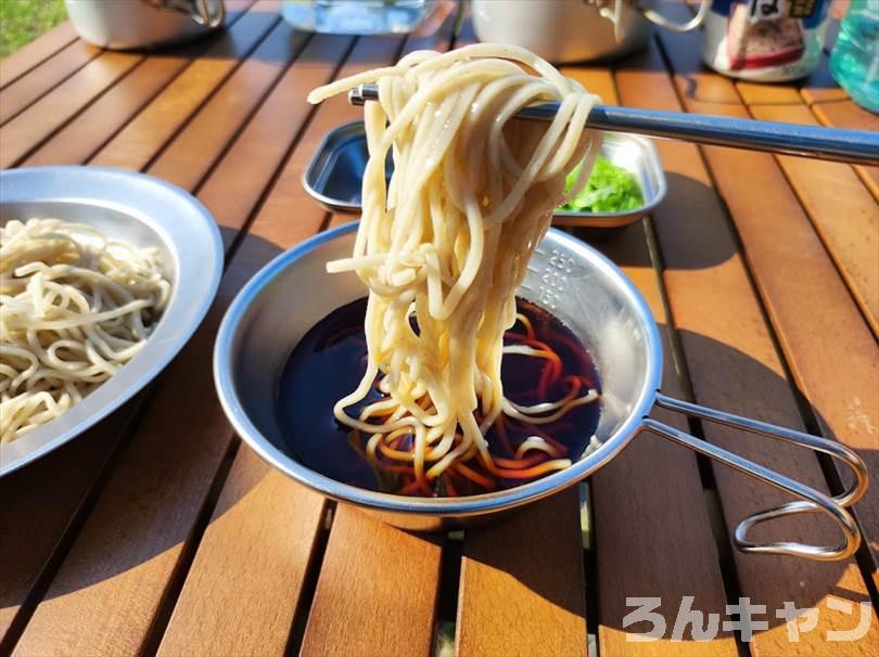 【簡単キャンプ飯】夏は冷たいざるそば・うどん・そうめん・冷やし中華がサッパリ美味しい