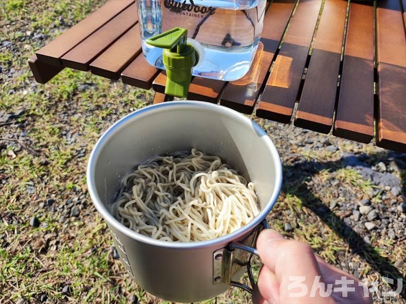 【簡単キャンプ飯】夏は冷たいざるそば・うどん・そうめん・冷やし中華がサッパリ美味しい