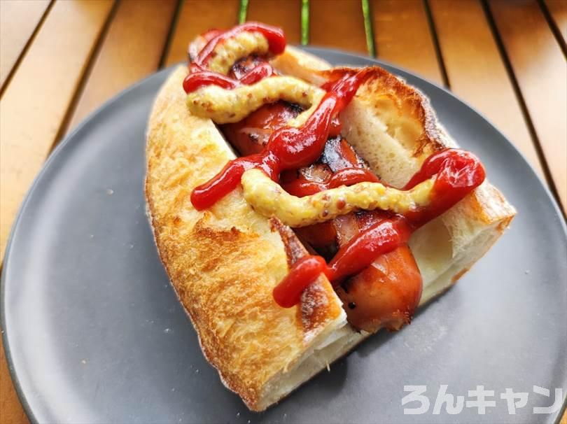 【簡単キャンプ飯】定番のホットドッグ（極太）がシンプルに美味しい