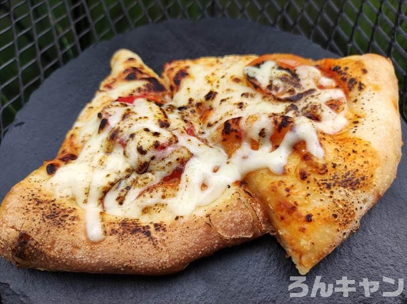【簡単キャンプ飯】炙りピザ（チーズ増し増し）がこんがり香ばしくて美味しい