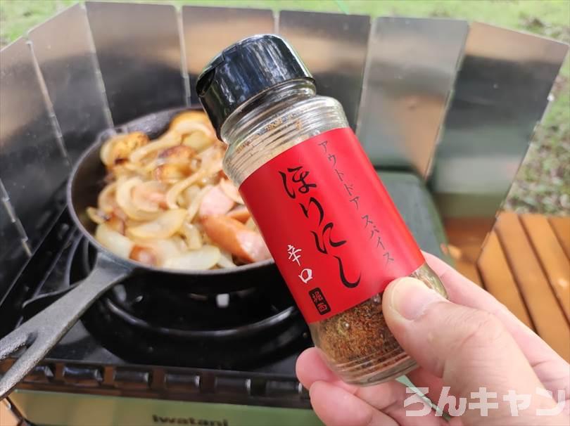 【簡単キャンプ飯】シャウエッセンを使ったおすすめレシピまとめ｜美味しい料理で笑顔になる