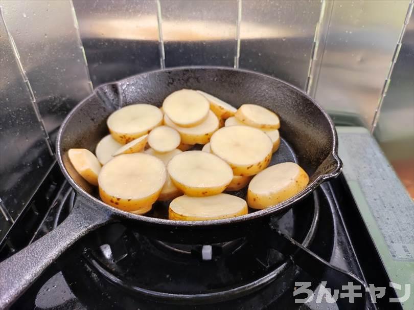 【ワンパン料理】フライパンひとつで作れる簡単キャンプ飯まとめ｜ビールのおつまみにもピッタリ