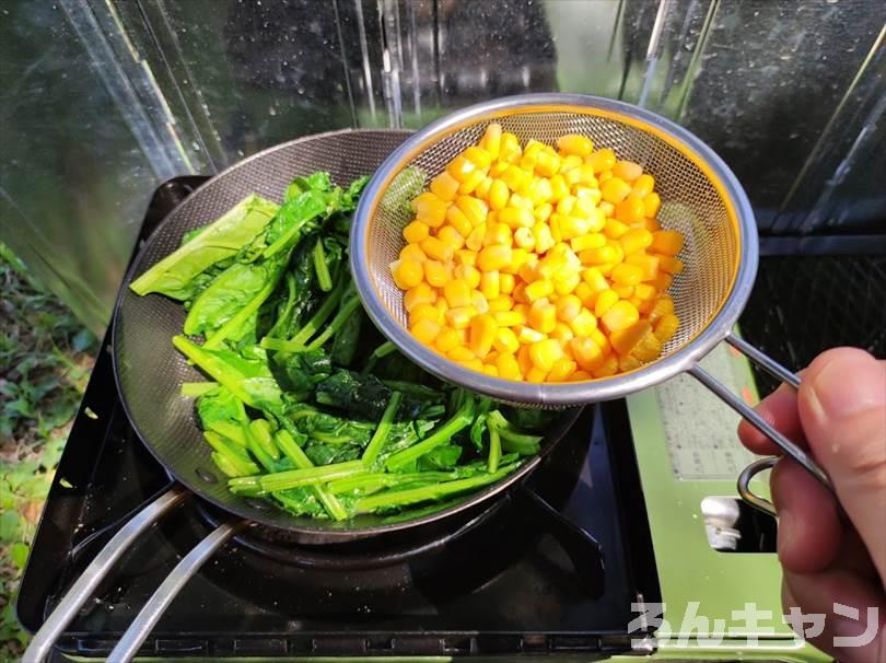 【ワンパン料理】フライパンひとつで作れる簡単キャンプ飯まとめ｜ビールのおつまみにもピッタリ