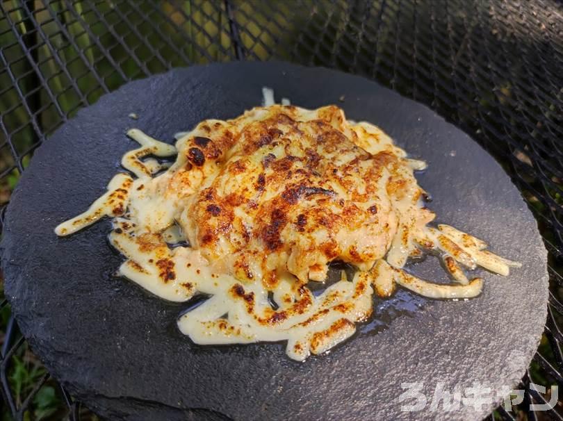 【簡単キャンプ飯】チーズを使ったレシピまとめ｜美味しい料理で笑顔になる