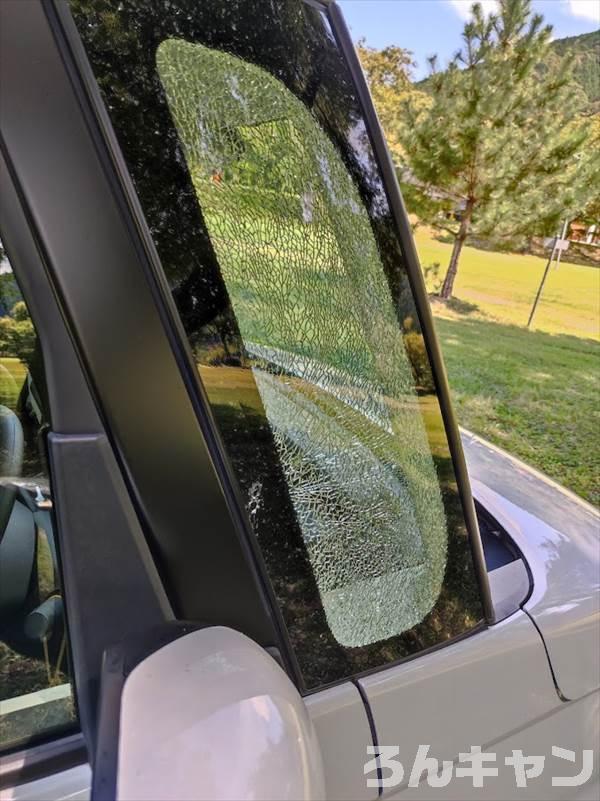 【軽自動車キャンプ】N-BOXのガラスが割れたときの交換・修理費用｜原因は草刈りの飛び石？