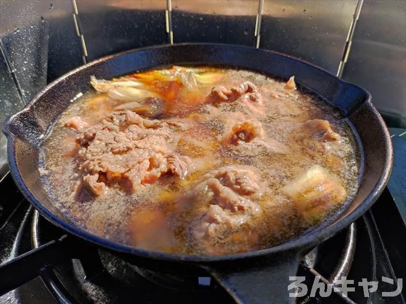 【簡単キャンプ飯】肉豆腐をスキレットで作る｜楽チン味付けで美味しい（失敗しない）