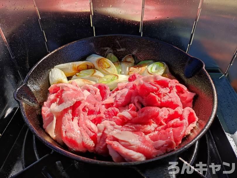 【簡単キャンプ飯】肉豆腐をスキレットで作る｜楽チン味付けで美味しい（失敗しない）