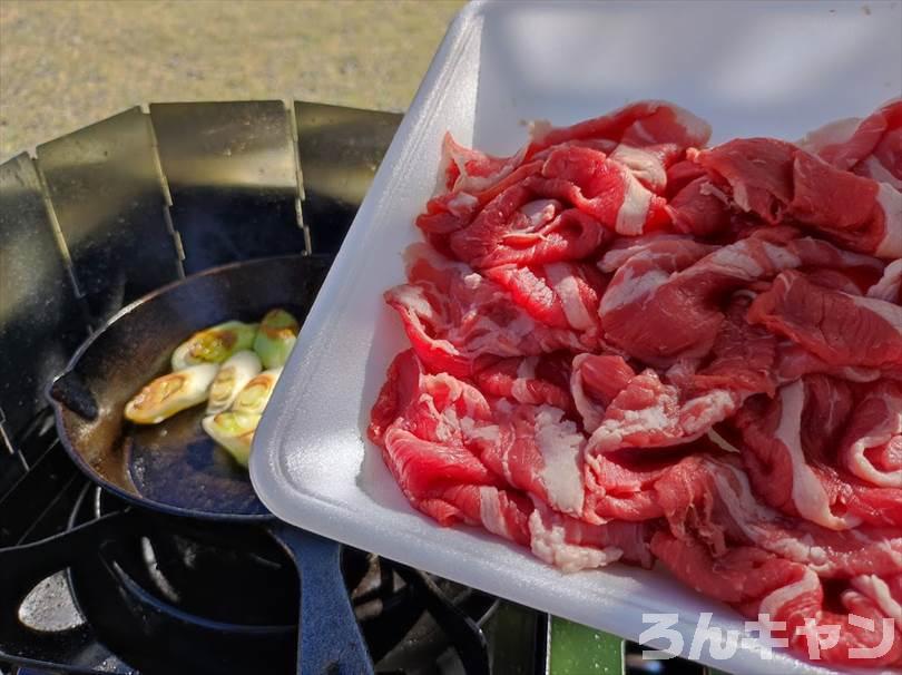 【簡単キャンプ飯】肉豆腐をスキレットで作る｜楽チン味付けで美味しい（失敗しない）