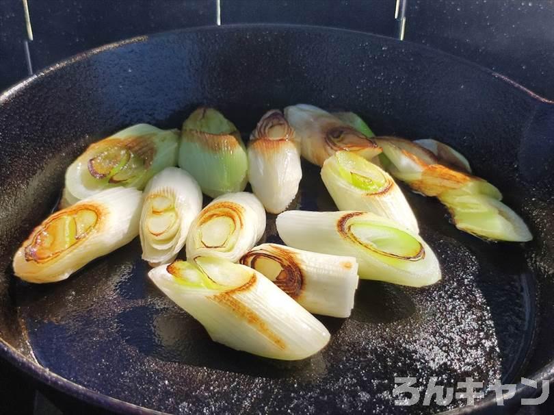 【簡単キャンプ飯】肉豆腐をスキレットで作る｜楽チン味付けで美味しい（失敗しない）