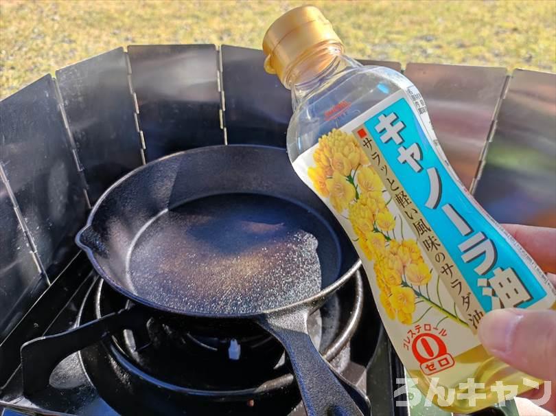 【簡単キャンプ飯】肉豆腐をスキレットで作る｜楽チン味付けで美味しい（失敗しない）