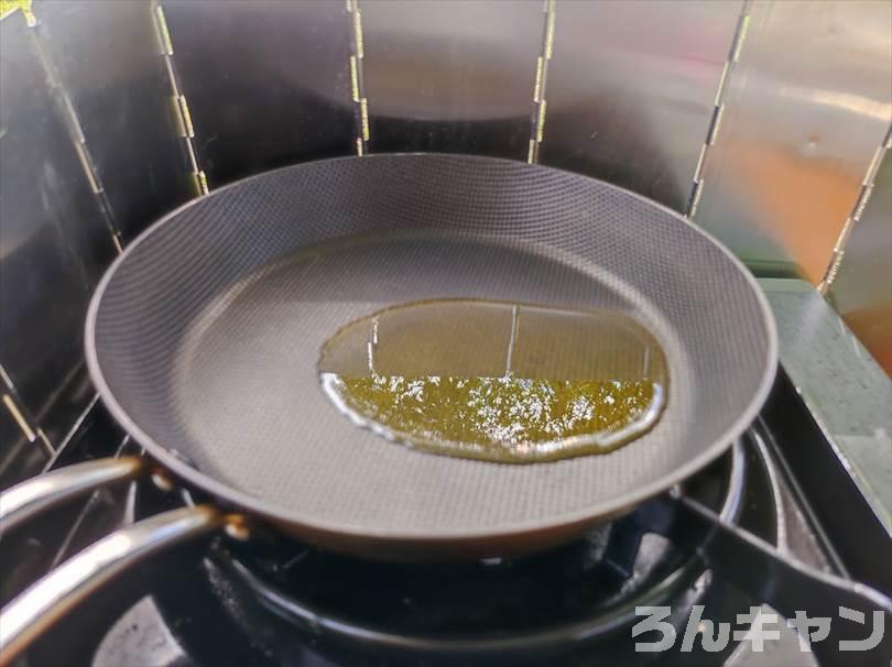 【簡単キャンプ飯】ふわふわニラ玉が美味しい｜炒めすぎと油の温度に注意