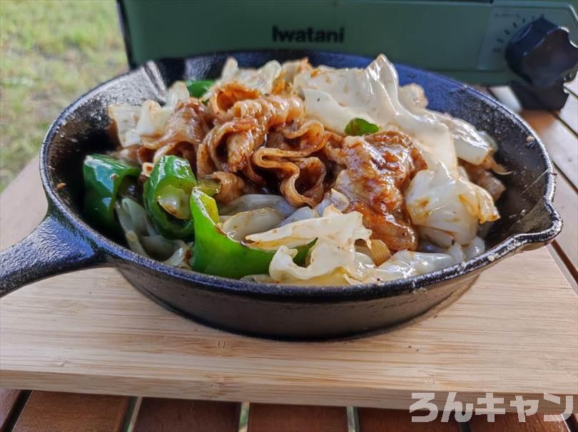 【簡単キャンプ飯】回鍋肉は豚バラ肉と野菜の旨味がたっぷり｜甘辛味噌が後引く美味しさ