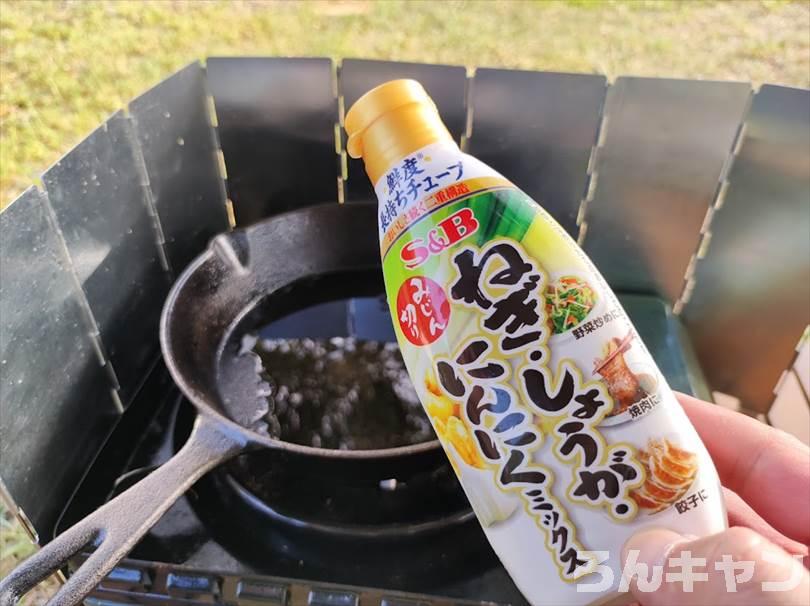 【簡単キャンプ飯】回鍋肉は豚バラ肉と野菜の旨味がたっぷり｜甘辛味噌が後引く美味しさ