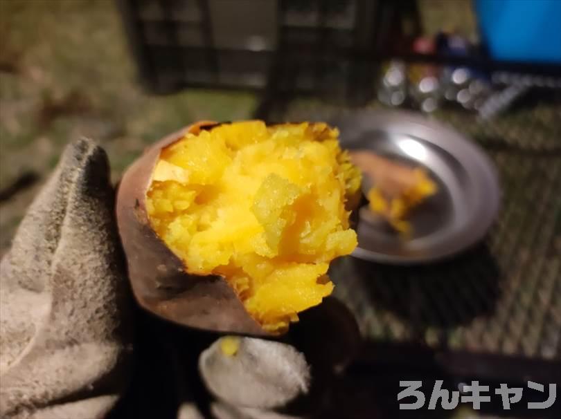【簡単・絶品】薪ストーブで焼き芋を作る｜ねっとり甘くて熱々ホクホク