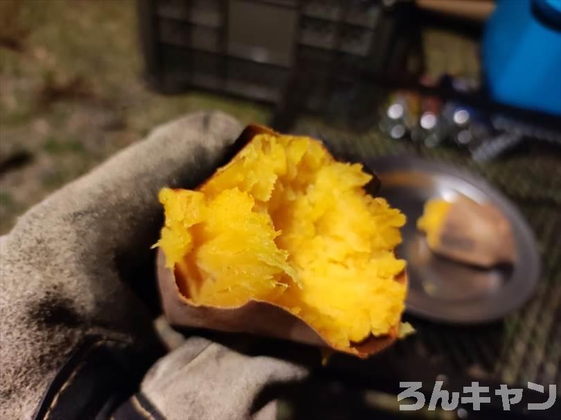 【簡単・絶品】薪ストーブで焼き芋を作る｜ねっとり甘くて熱々ホクホク