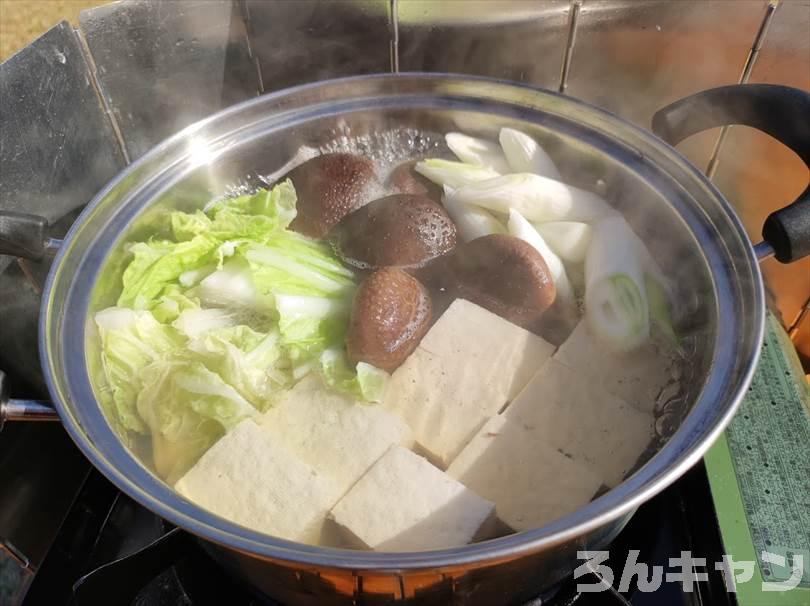 【簡単キャンプ飯】野菜たっぷり湯豆腐が美味しい｜味ぽんでサッパリ食べる