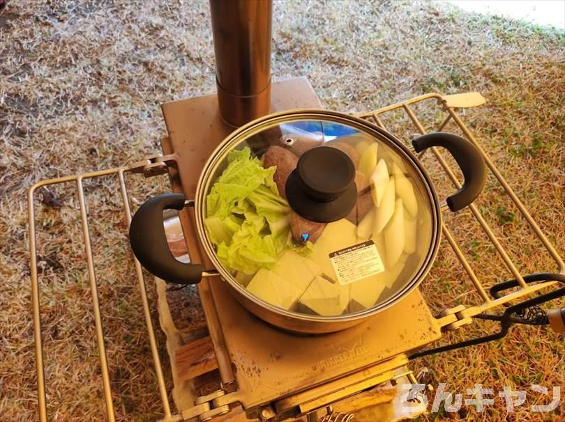 【簡単キャンプ飯】野菜たっぷり湯豆腐が美味しい｜味ぽんでサッパリ食べる