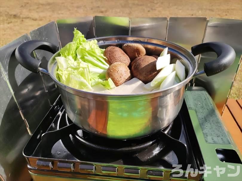 【簡単キャンプ飯】野菜たっぷり湯豆腐が美味しい｜味ぽんでサッパリ食べる