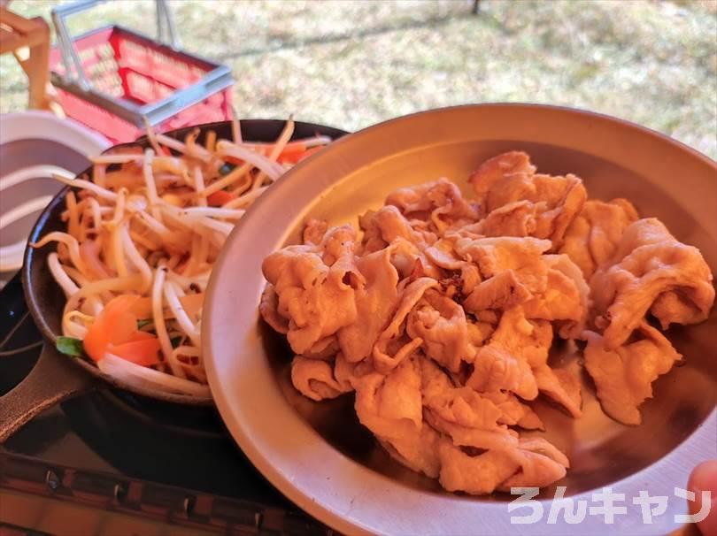 【簡単キャンプ飯】肉野菜炒めをスキレットで作る｜ほりにし辛口のピリ辛が美味しい