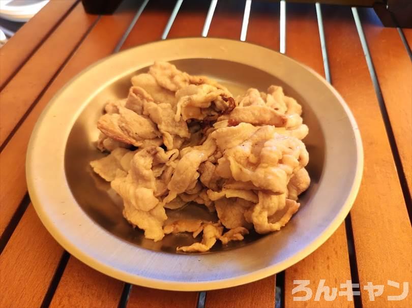 【簡単キャンプ飯】肉野菜炒めをスキレットで作る｜ほりにし辛口のピリ辛が美味しい