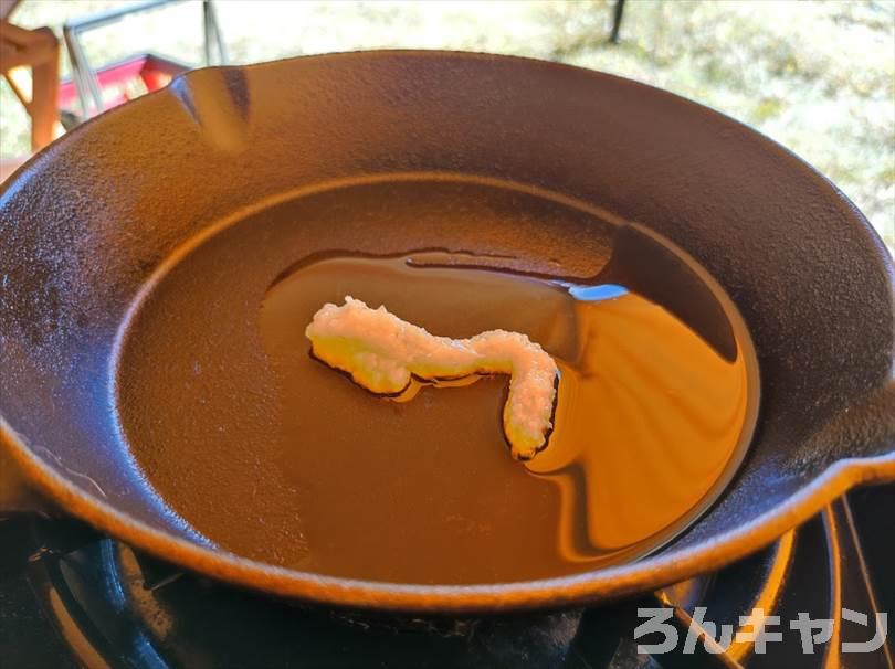 【ワンパン料理】フライパンひとつで作れる簡単キャンプ飯まとめ｜ビールのおつまみにもピッタリ