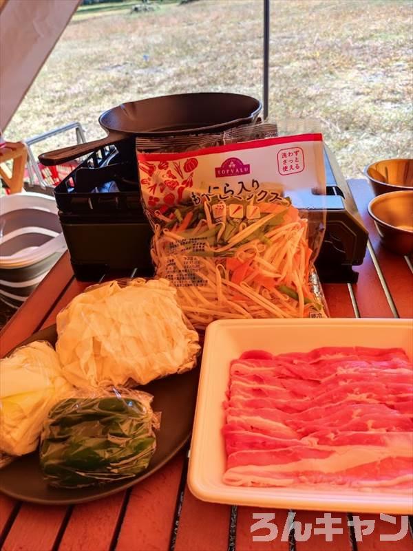 【簡単キャンプ飯】肉野菜炒めをスキレットで作る｜ほりにし辛口のピリ辛が美味しい