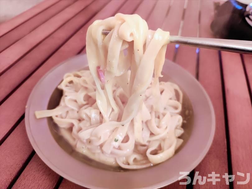 【簡単キャンプ飯】冷凍パスタをフライパンで温めるだけで美味しい！