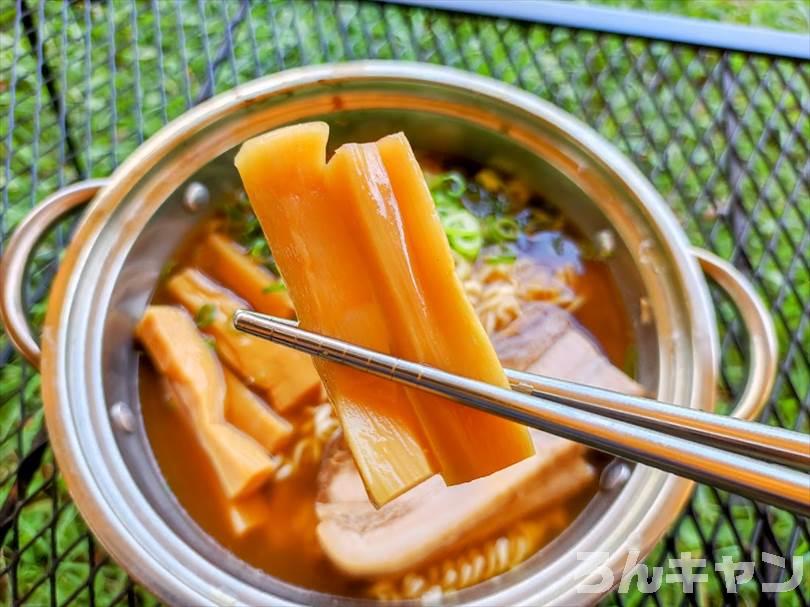 【簡単キャンプ飯】ラーメン（袋麺のサッポロ一番）が美味｜チャーシュー・メンマ・ネギ増し増し